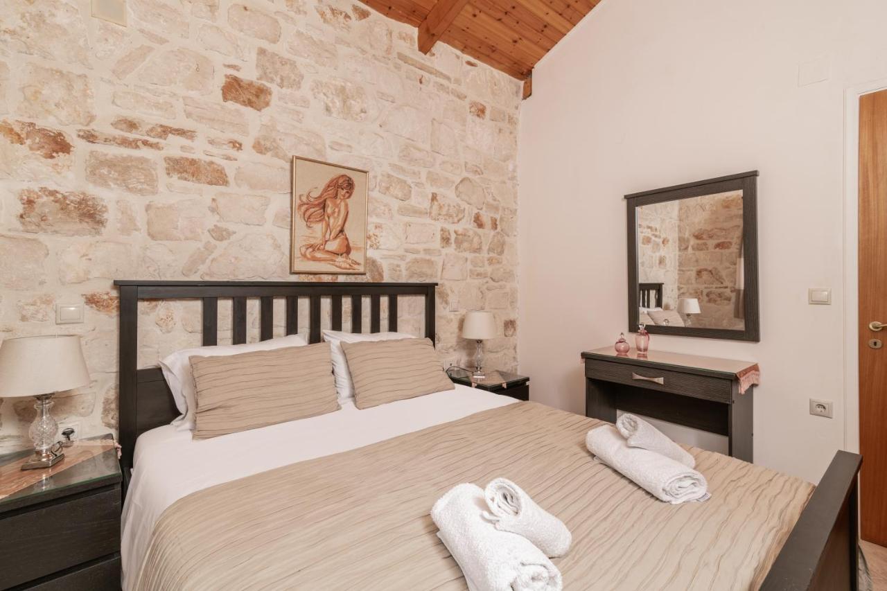 Vila Vozas - Traditional With Great View