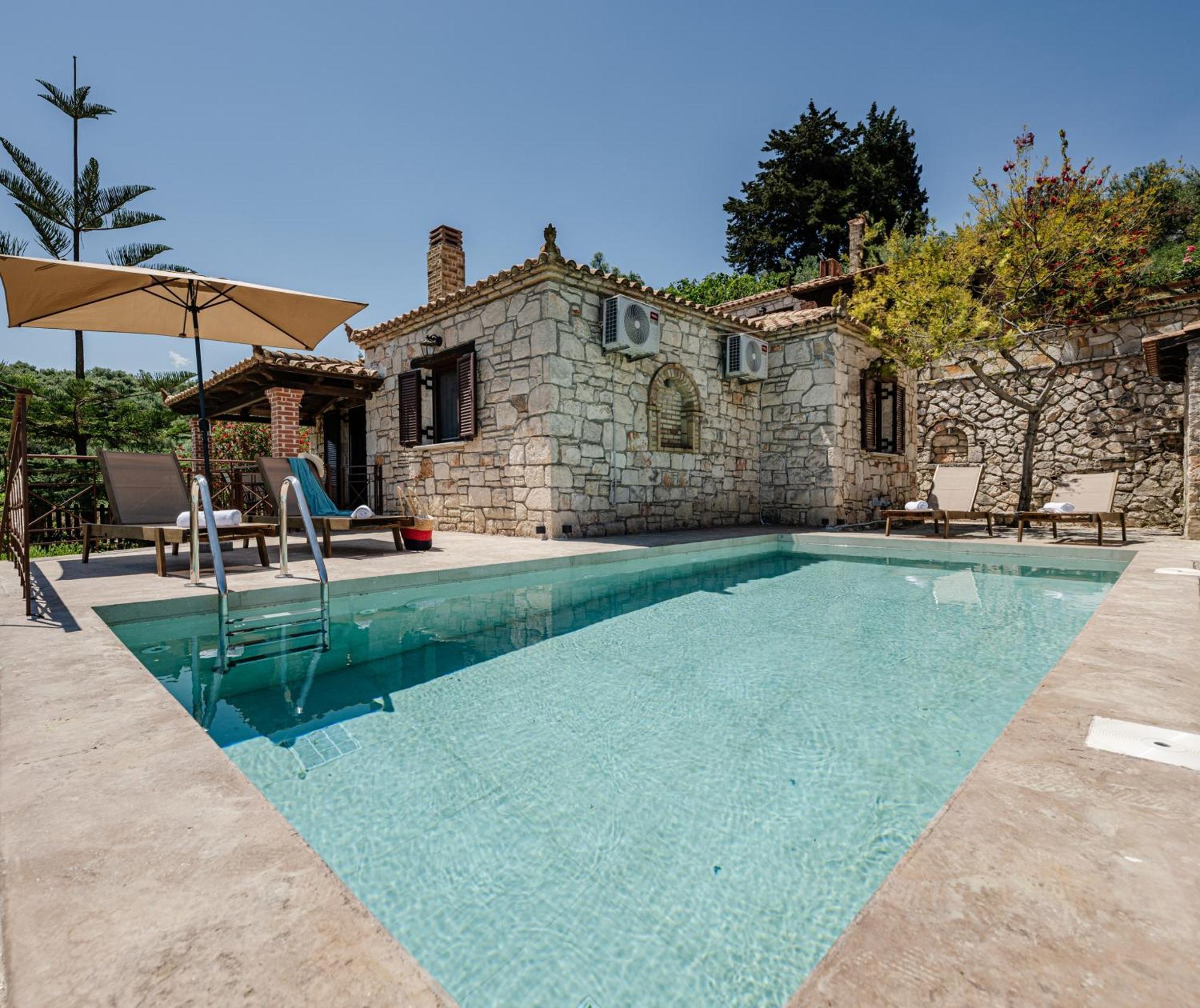 Vila Vozas - Traditional With Great View Tragaki