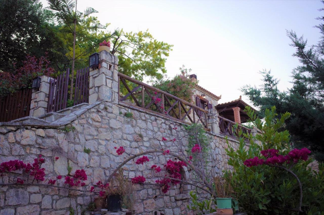 Vila Vozas - Traditional With Great View Tragaki
