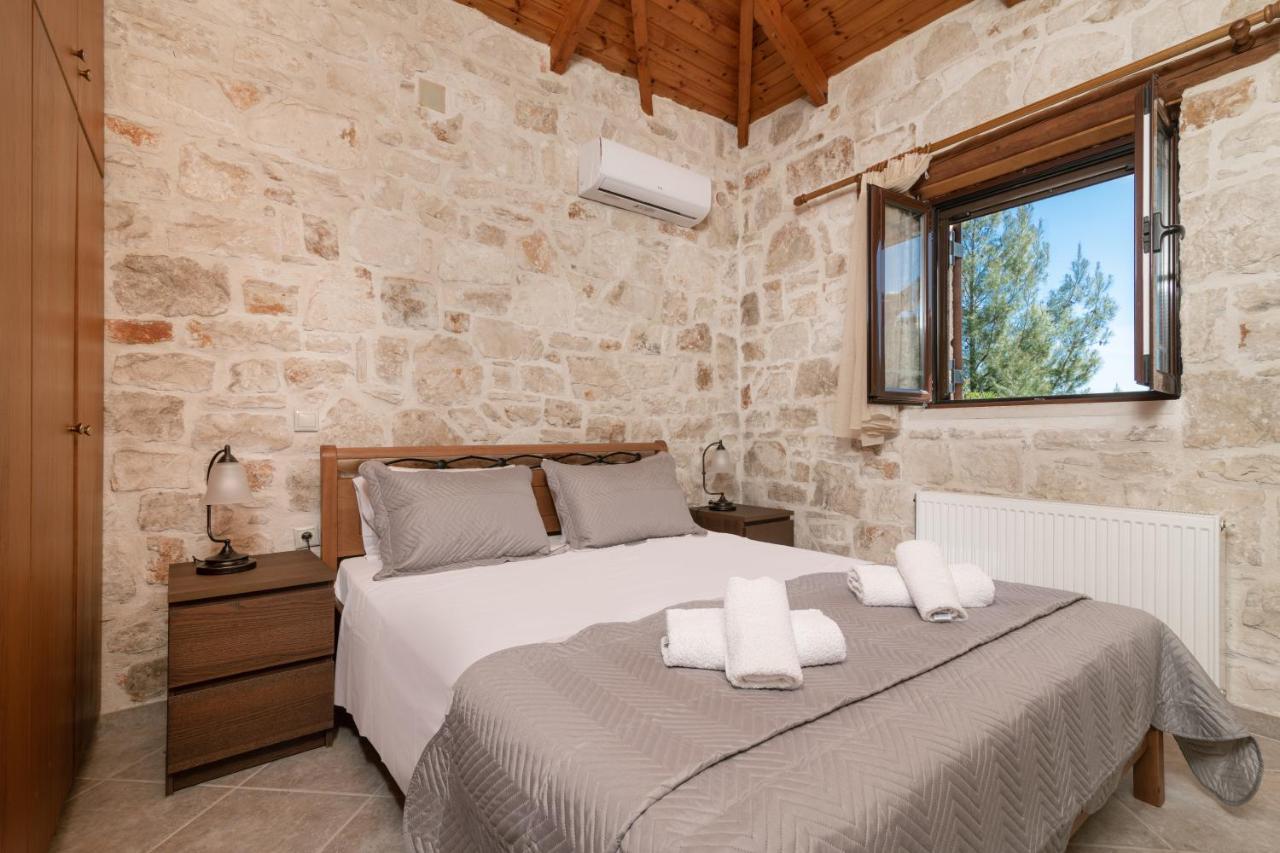 Villa Vozas - Traditional With Great View Tragaki
