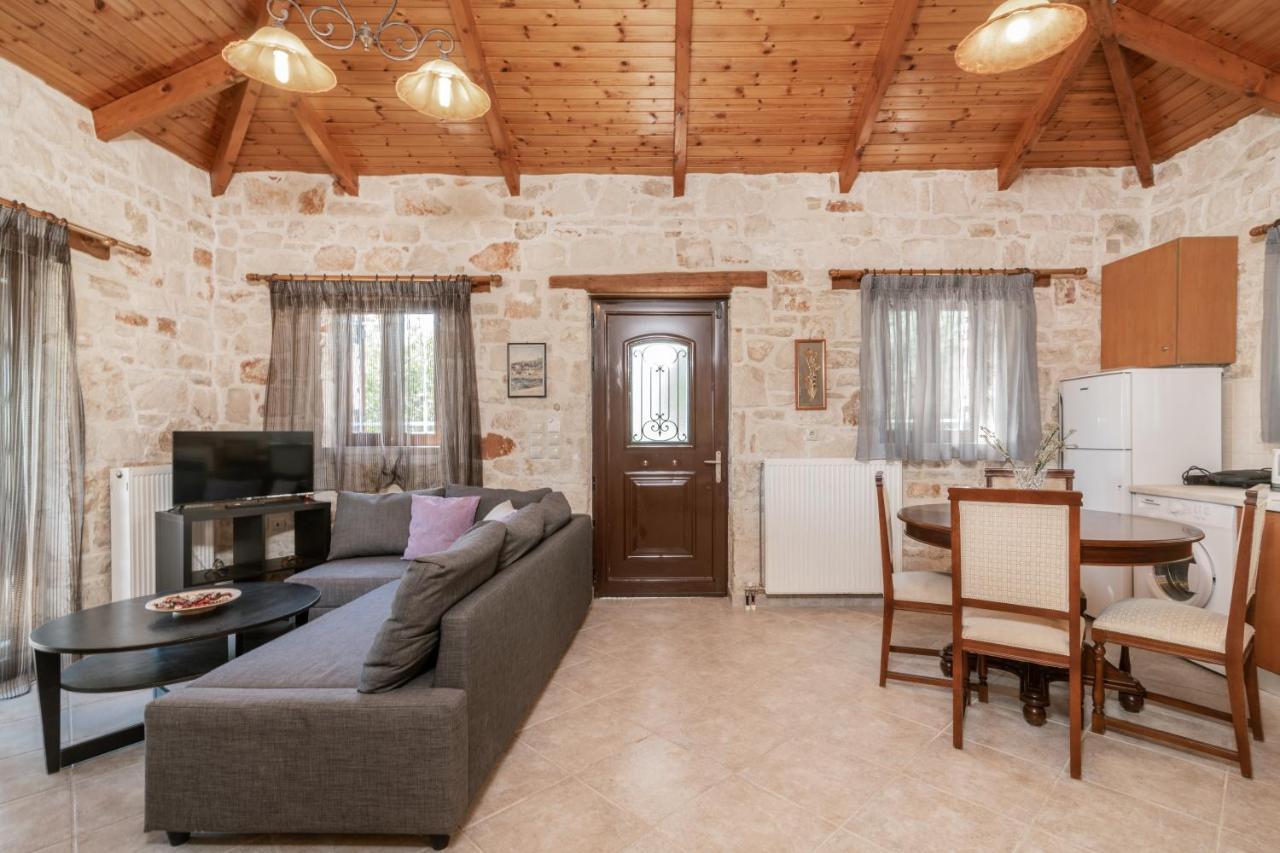 Villa Vozas - Traditional With Great View Tragaki