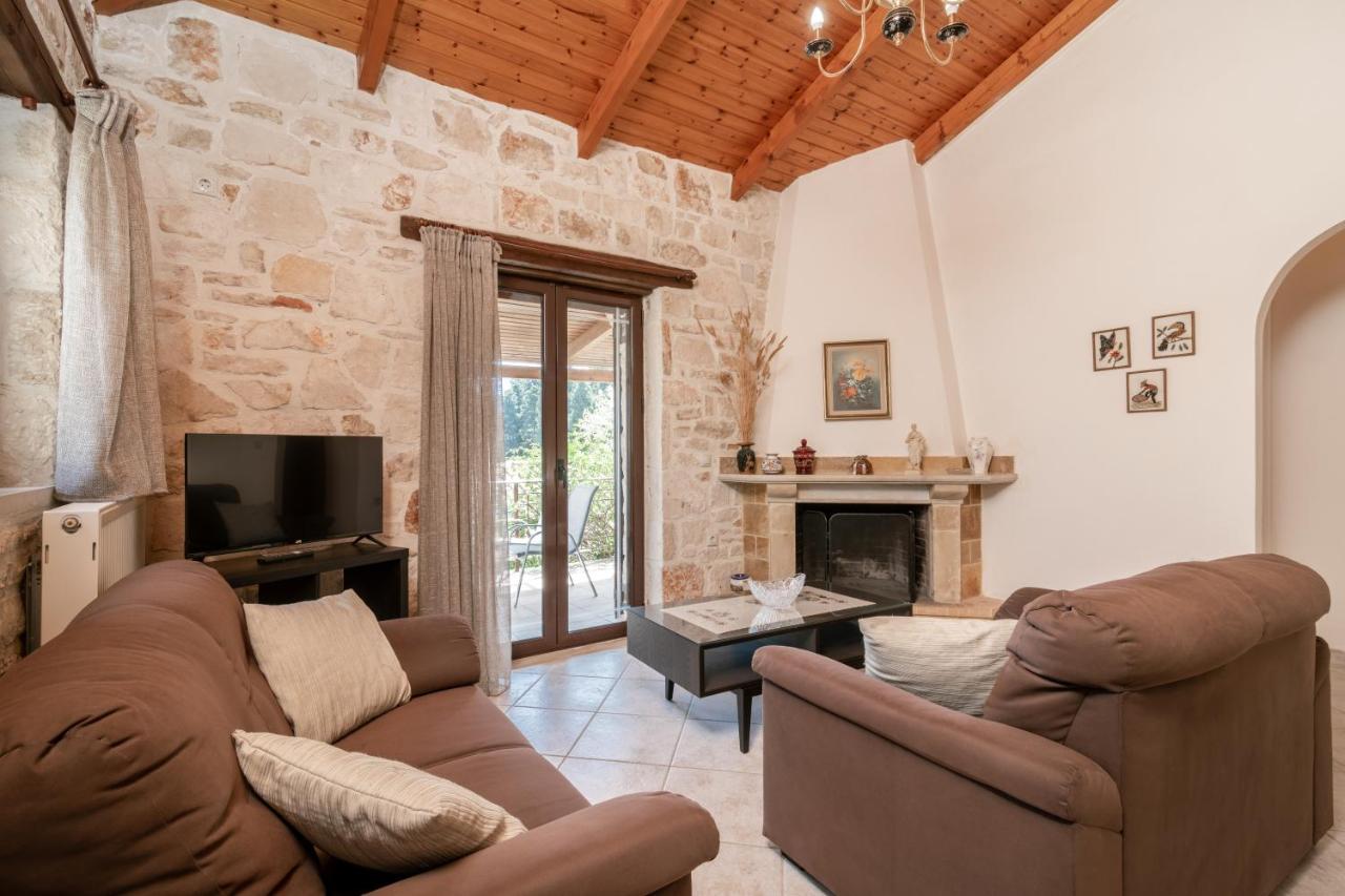 Villa Vozas - Traditional With Great View Tragaki
