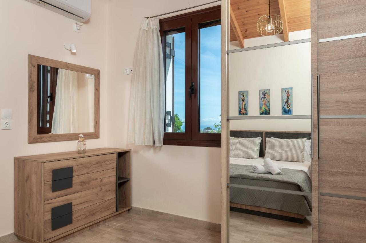 Villa Vozas - Traditional With Great View Tragaki