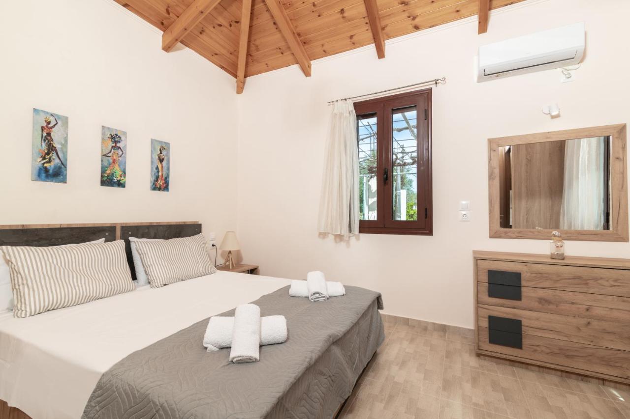 Vozas - Traditional With Great View Villa