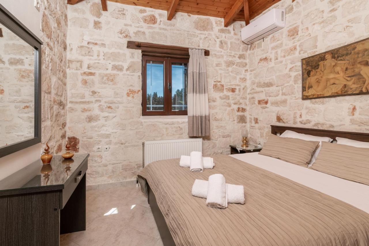 Villa Vozas - Traditional With Great View Tragaki