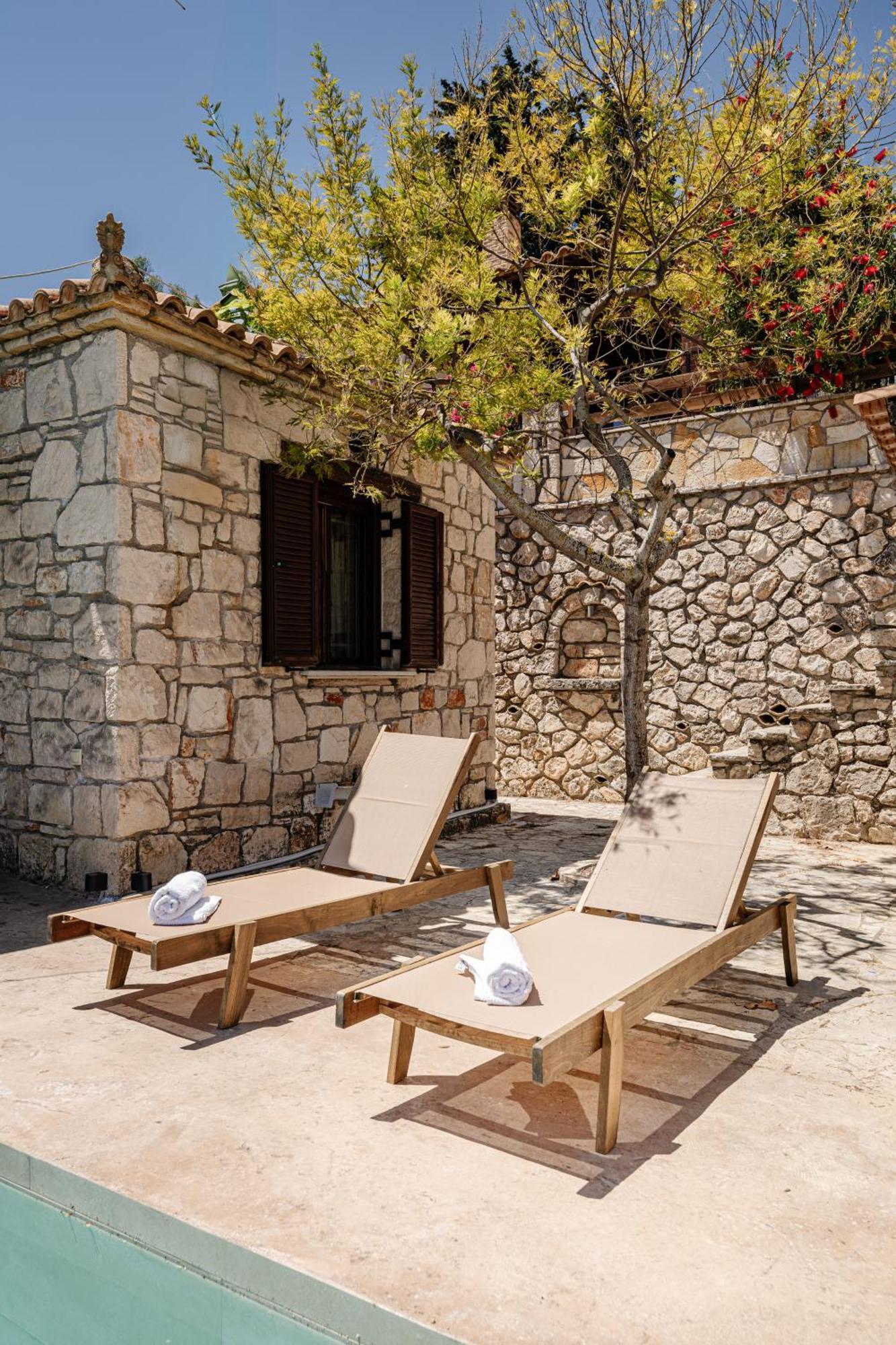 Vozas - Traditional With Great View Villa