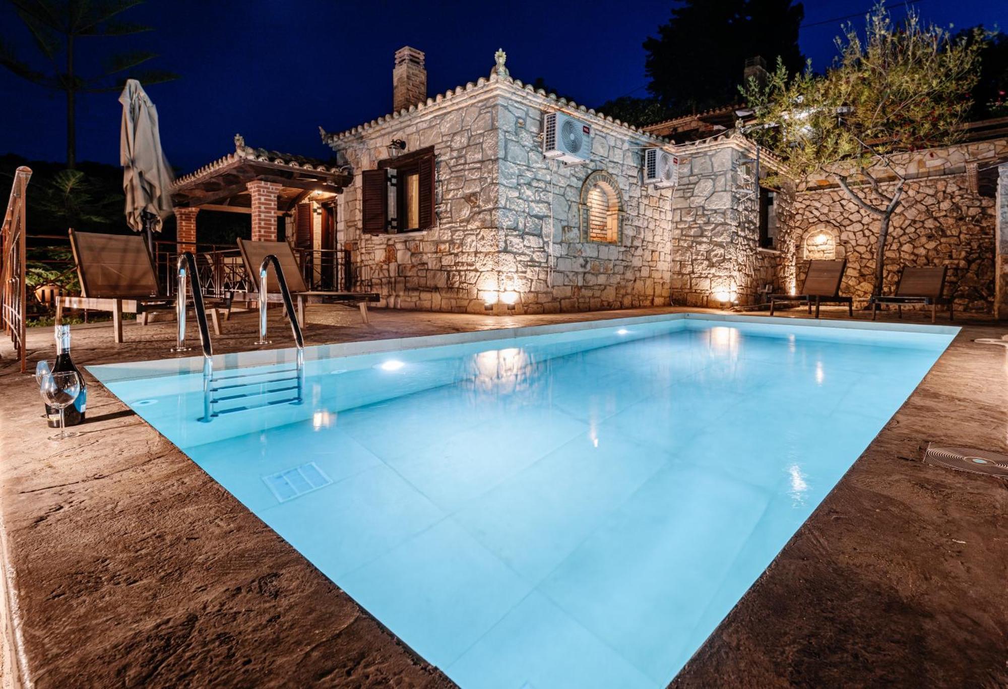 Vozas - Traditional With Great View Villa *